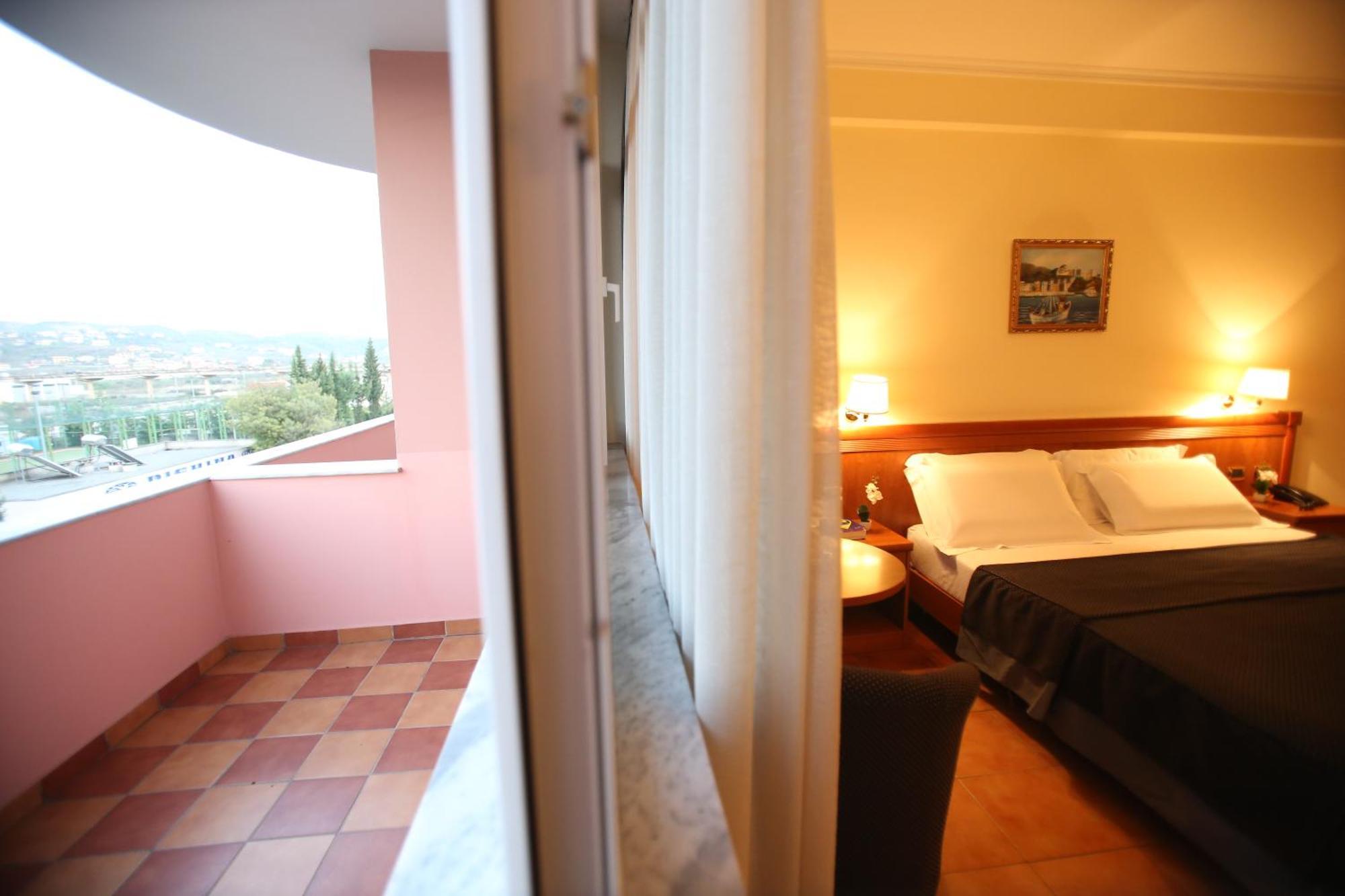 Hotel Continental Vorë 外观 照片