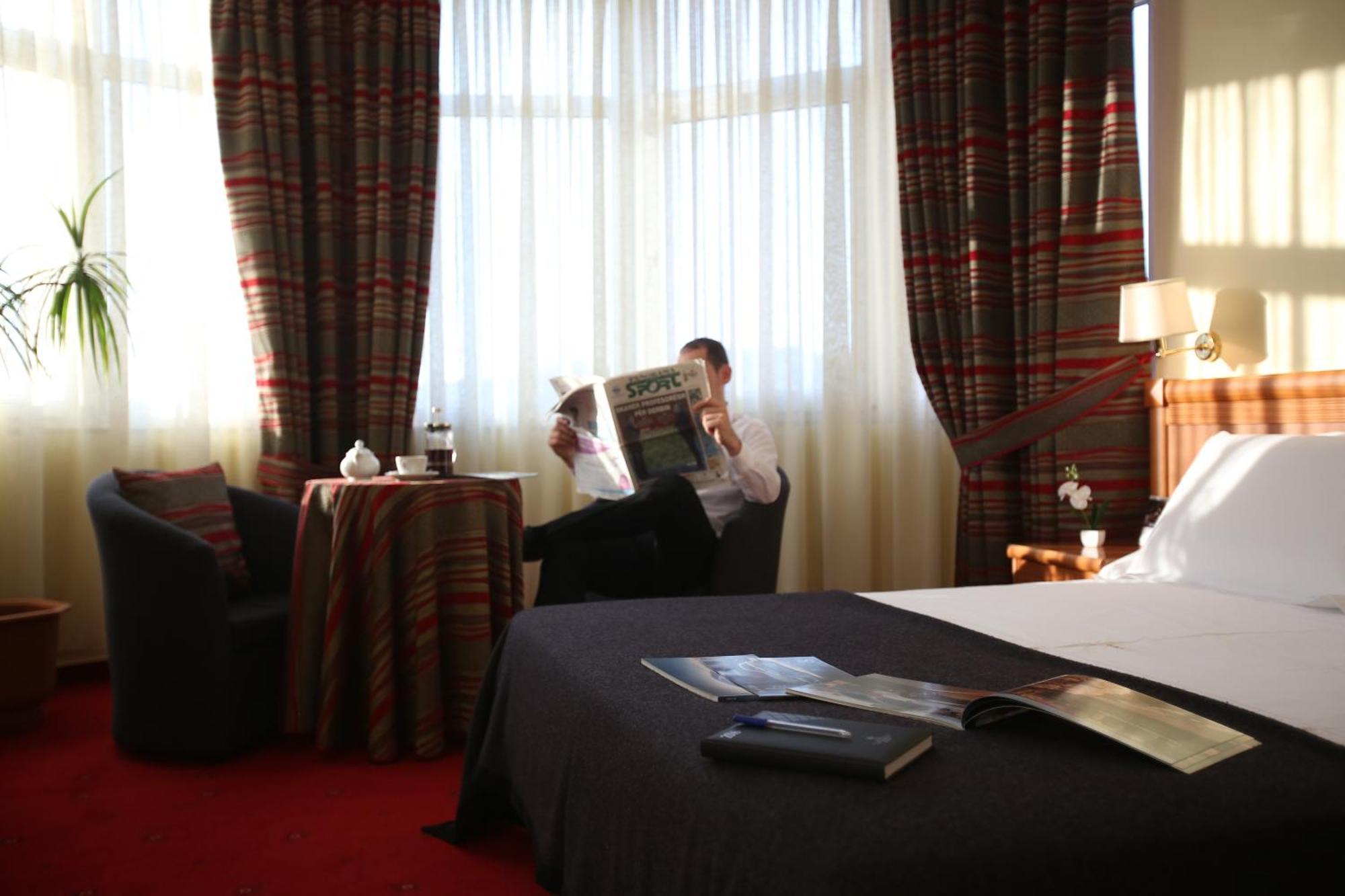 Hotel Continental Vorë 外观 照片