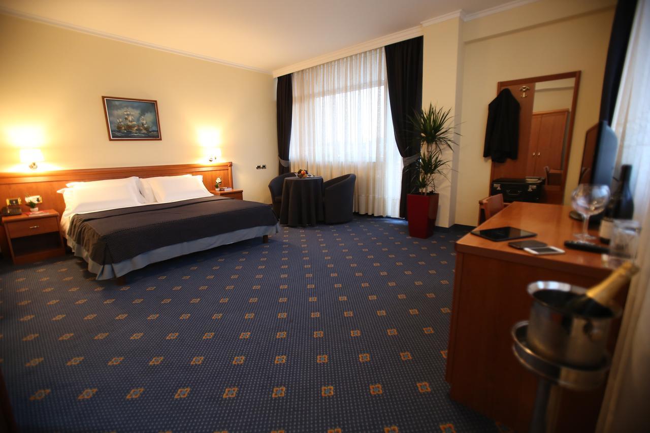 Hotel Continental Vorë 外观 照片
