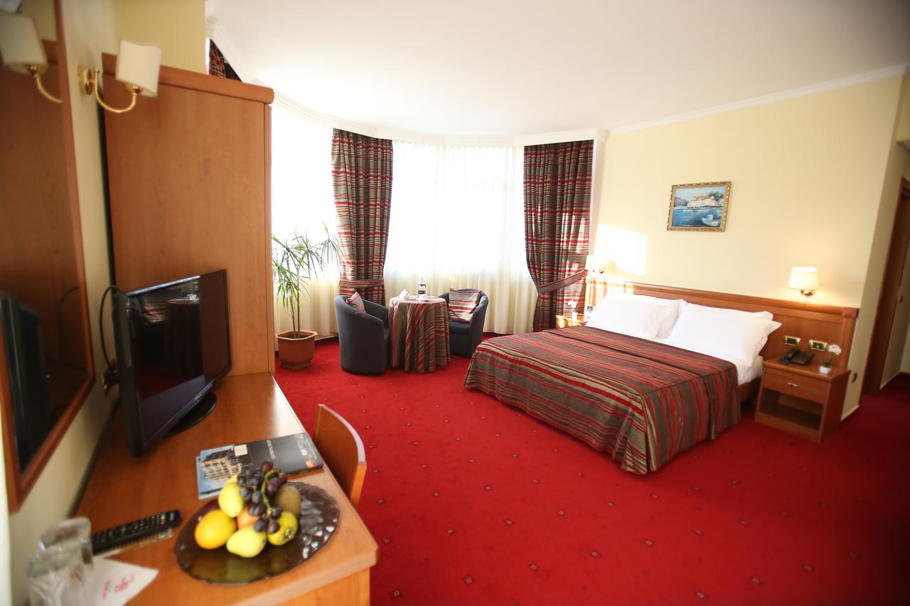 Hotel Continental Vorë 外观 照片