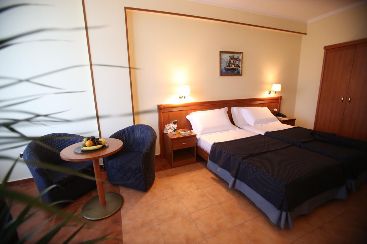Hotel Continental Vorë 外观 照片