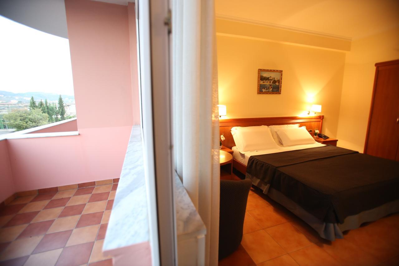 Hotel Continental Vorë 外观 照片