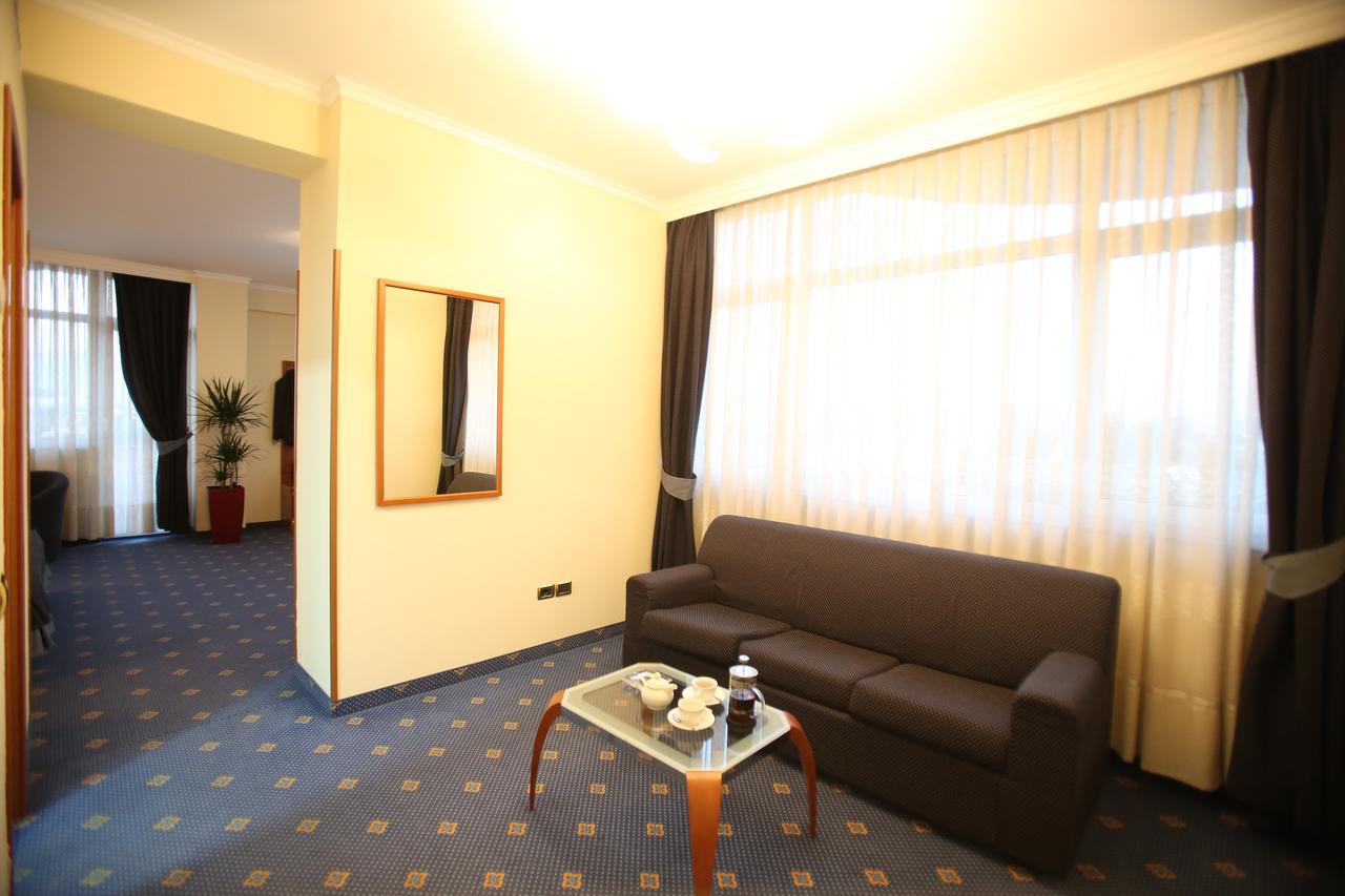 Hotel Continental Vorë 外观 照片