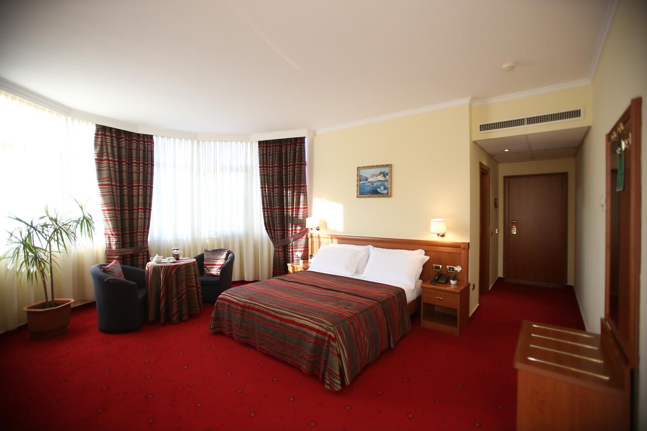 Hotel Continental Vorë 外观 照片