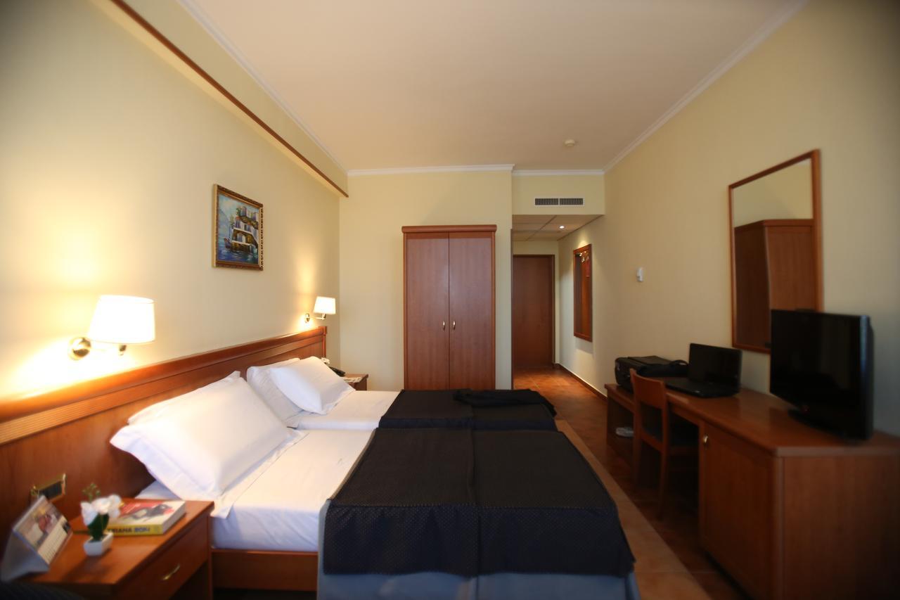 Hotel Continental Vorë 外观 照片