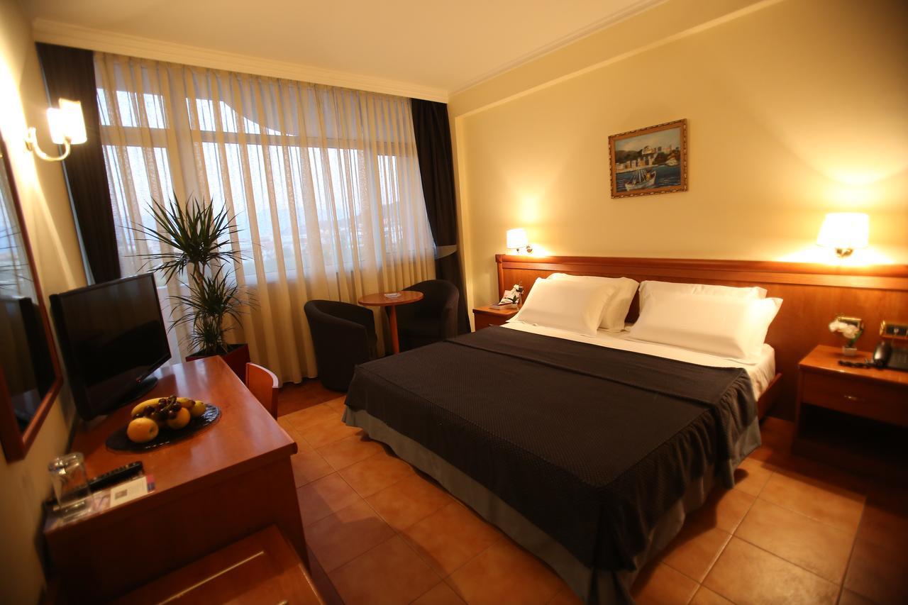 Hotel Continental Vorë 外观 照片