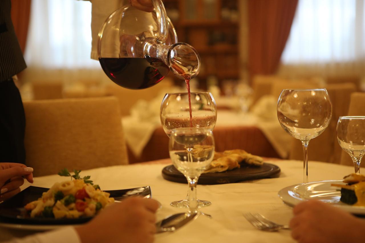 Hotel Continental Vorë 外观 照片